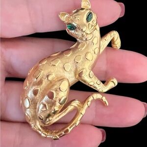 Vintage Trifari Gold Cat Brooch